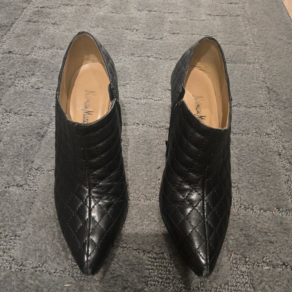 Neiman Marcus booties heels back size 5.5